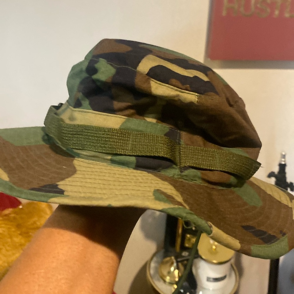 Unisex men/women Camouflage hat bucket stylish, size 71/2 head.
